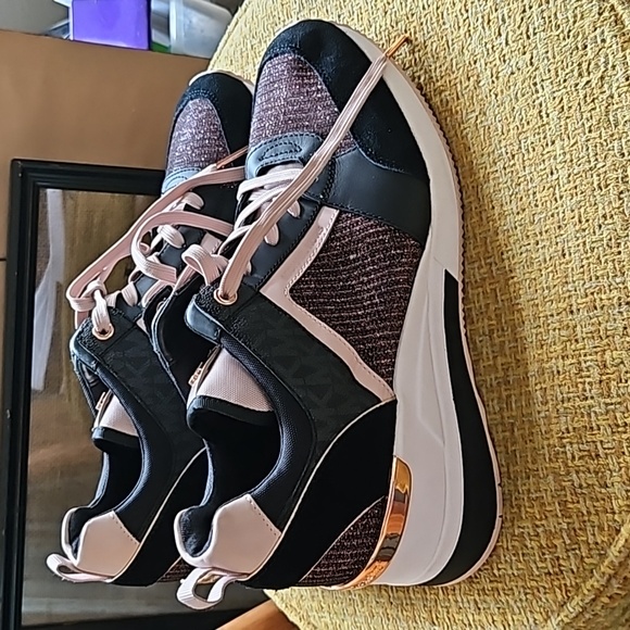 Unworn New Michael Kors Georgie Leather and Glitter Chain-Mesh Trainer 10m - Picture 1 of 10